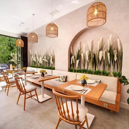 Отель The Pearl 3*