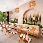 Hotel The Pearl 3*